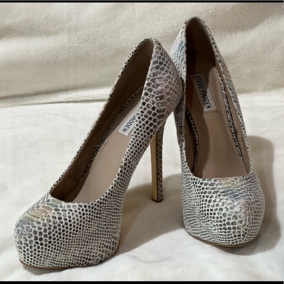 Steve Madden 'Nala' iridescent snake platform heel pumps. Size 9.5 - Picture 1 of 3